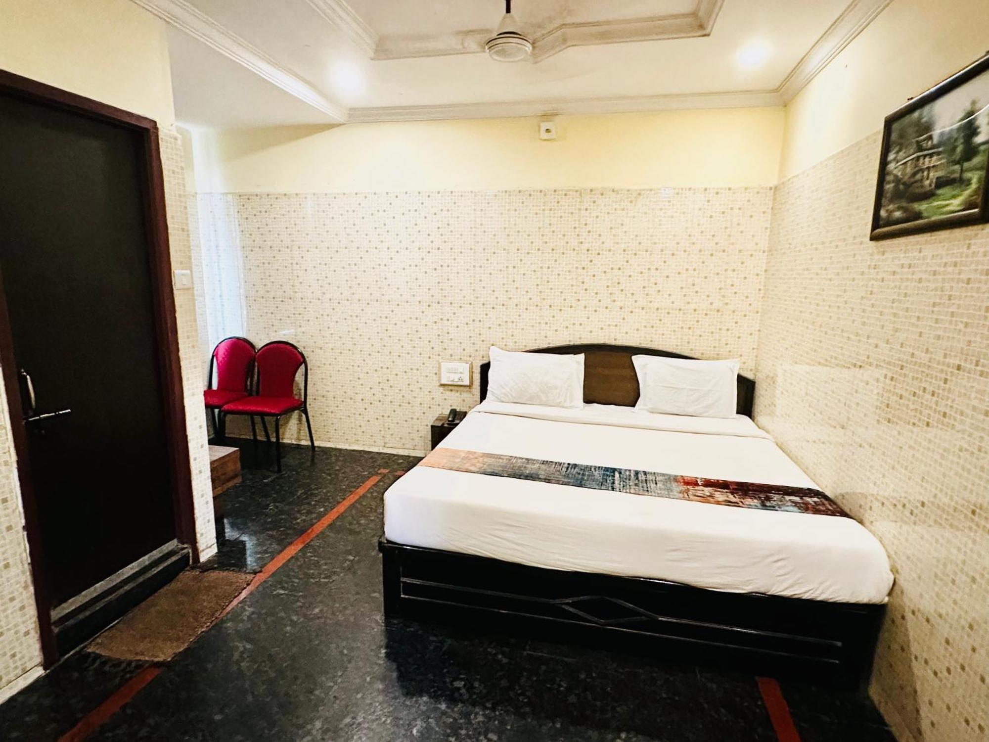 Hotel Tejasri Residency Vijayawāda Buitenkant foto
