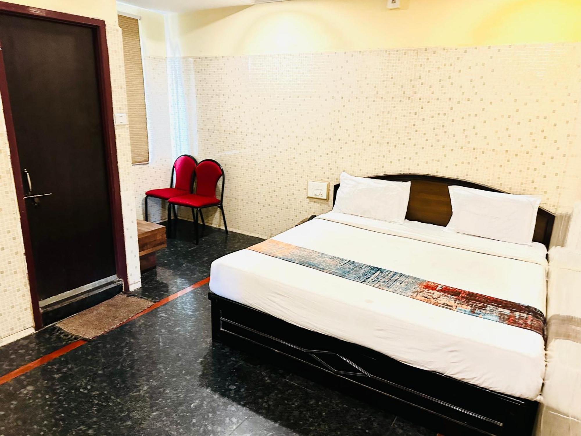 Hotel Tejasri Residency Vijayawāda Buitenkant foto