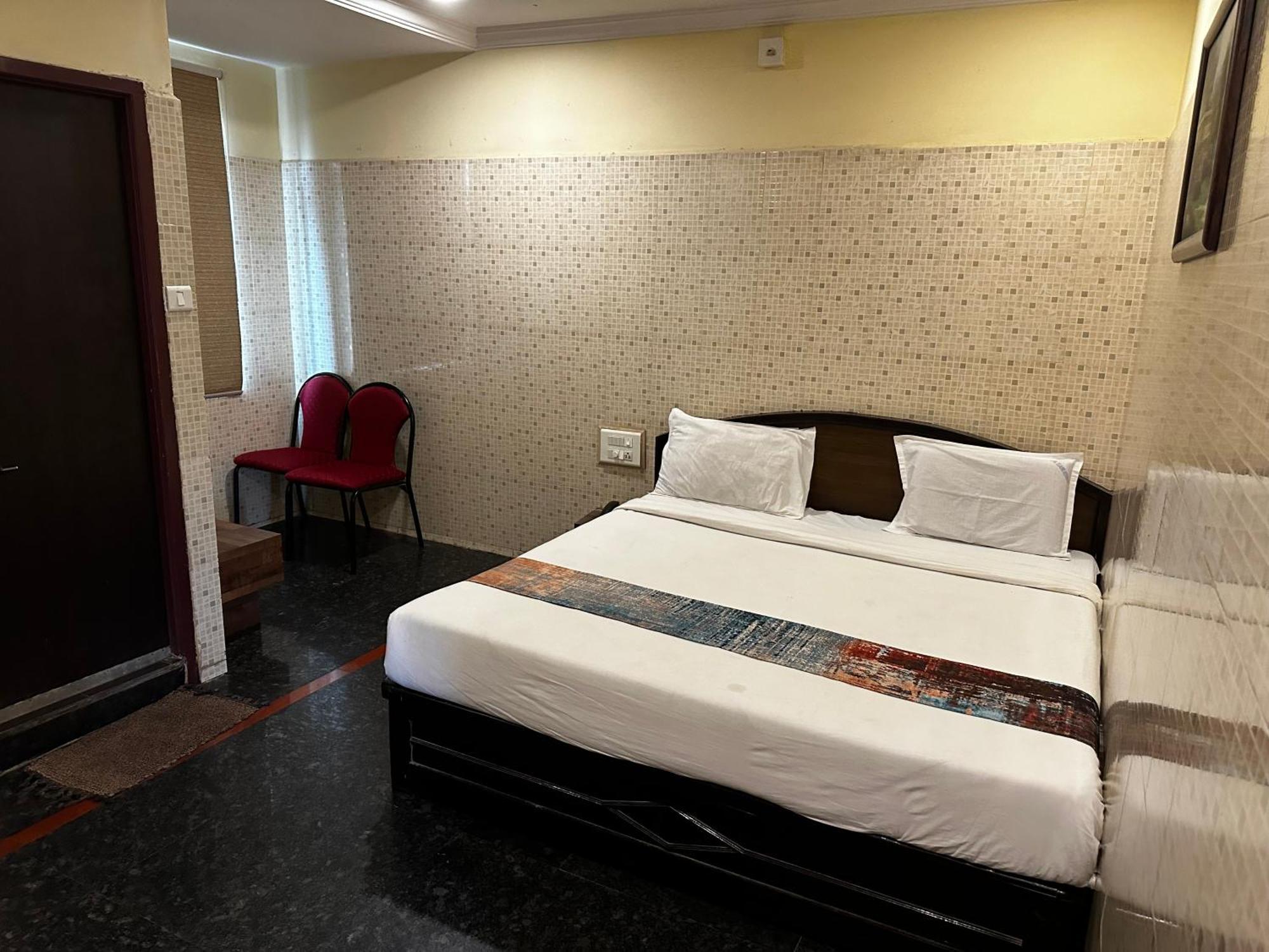 Hotel Tejasri Residency Vijayawāda Buitenkant foto