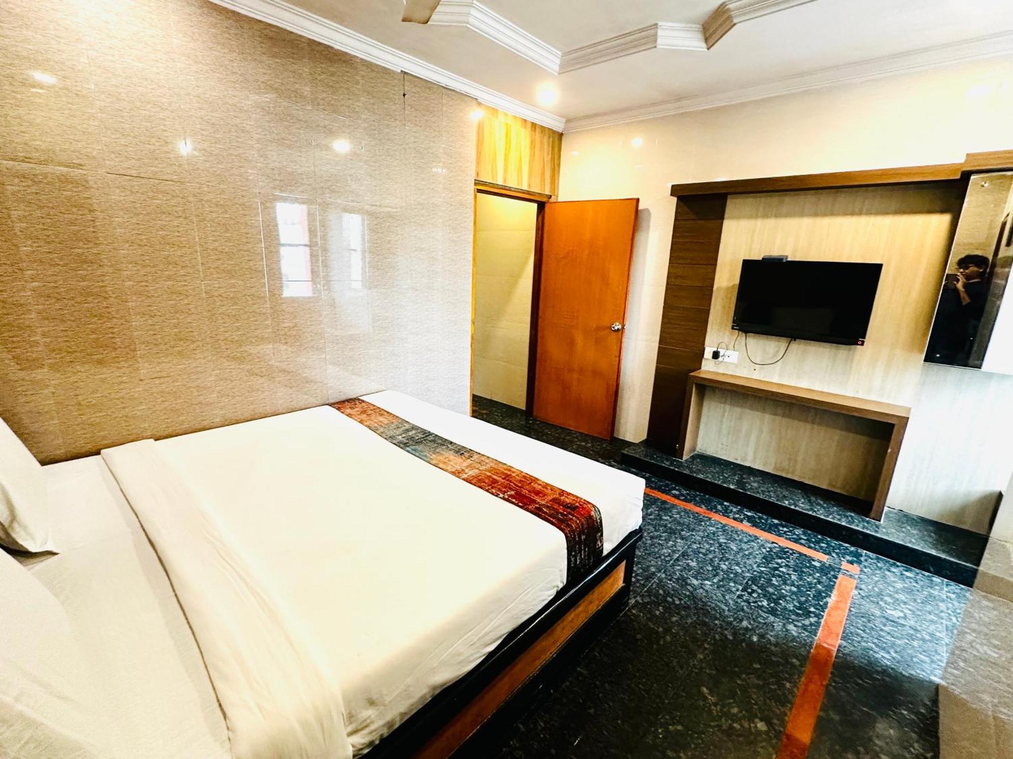 Hotel Tejasri Residency Vijayawāda Buitenkant foto